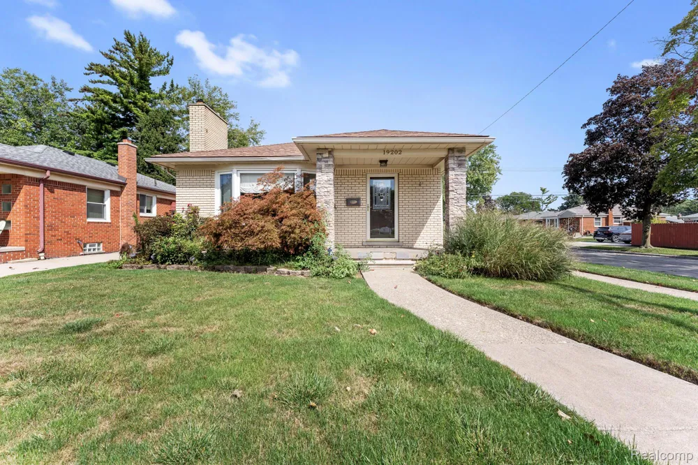 19202 Champaign Road Allen Park City, MI 48101