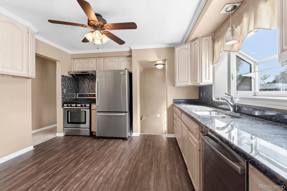 19202 Champaign Road Allen Park City, MI 48101