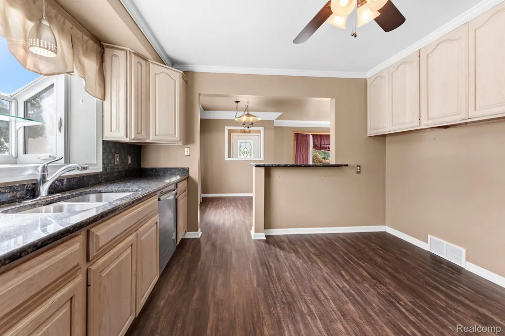 19202 Champaign Road Allen Park City, MI 48101