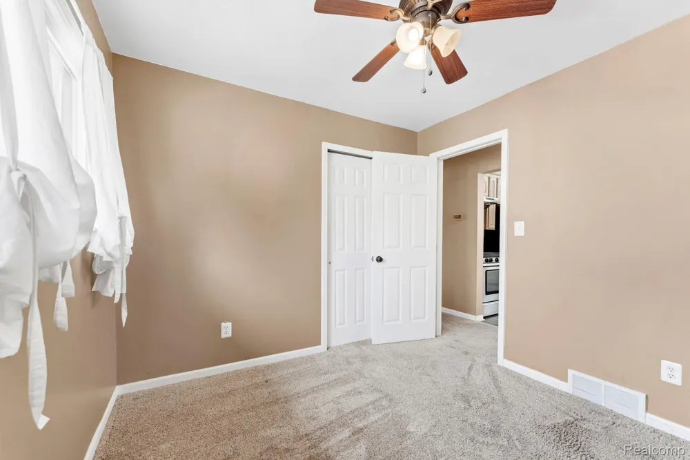 19202 Champaign Road Allen Park City, MI 48101