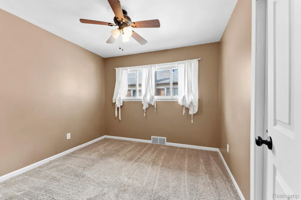 19202 Champaign Road Allen Park City, MI 48101