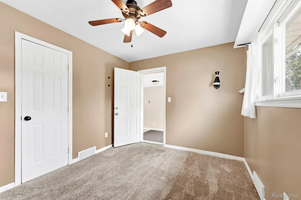 19202 Champaign Road Allen Park City, MI 48101