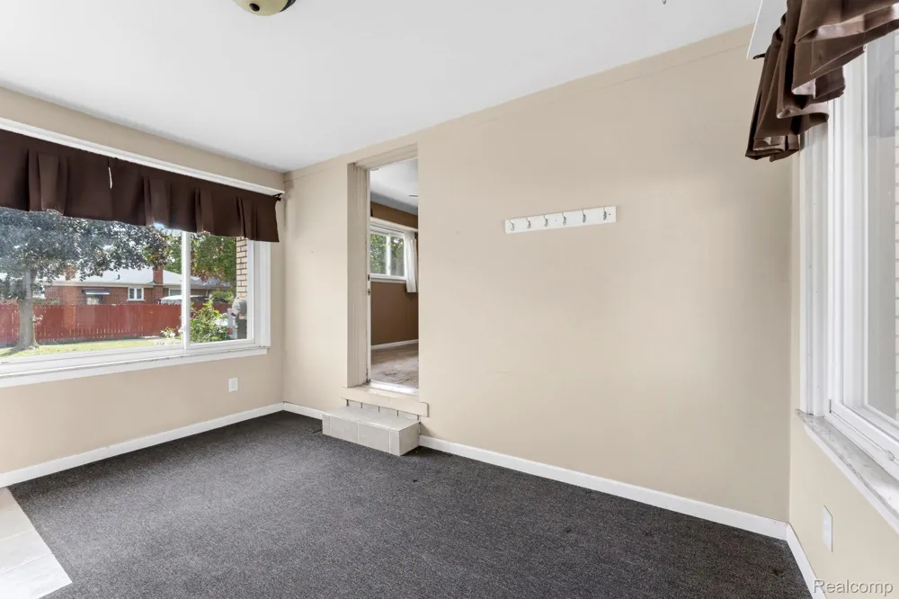 19202 Champaign Road Allen Park City, MI 48101