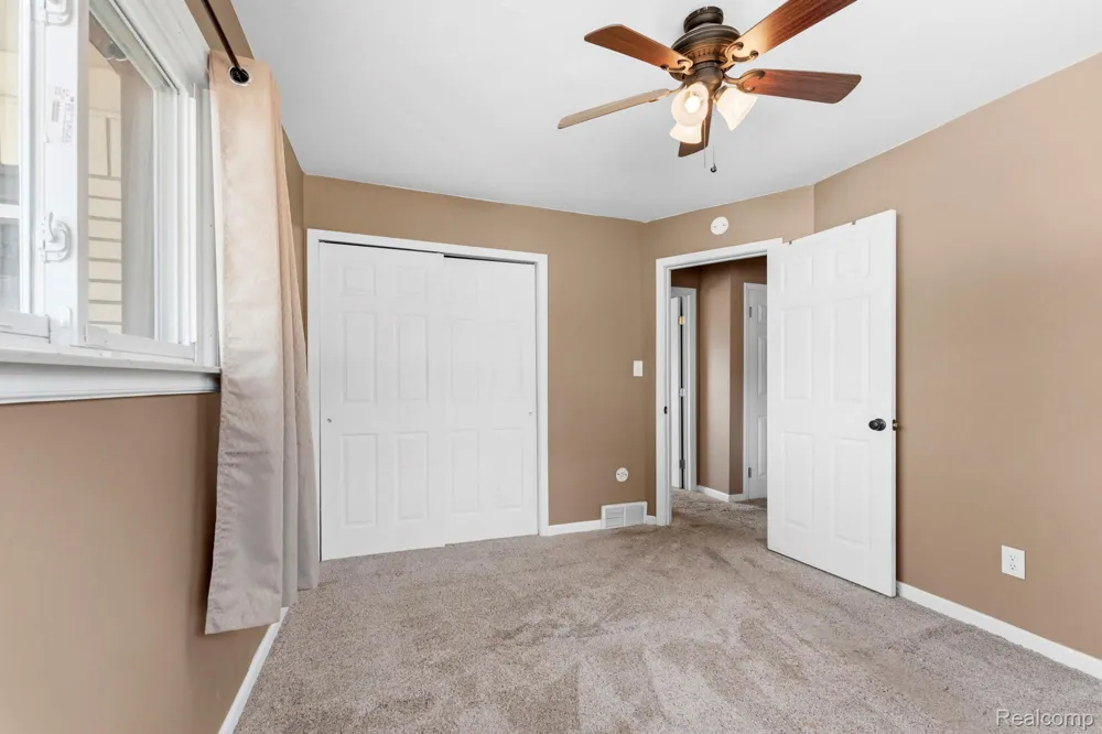19202 Champaign Road Allen Park City, MI 48101