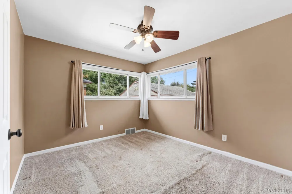 19202 Champaign Road Allen Park City, MI 48101