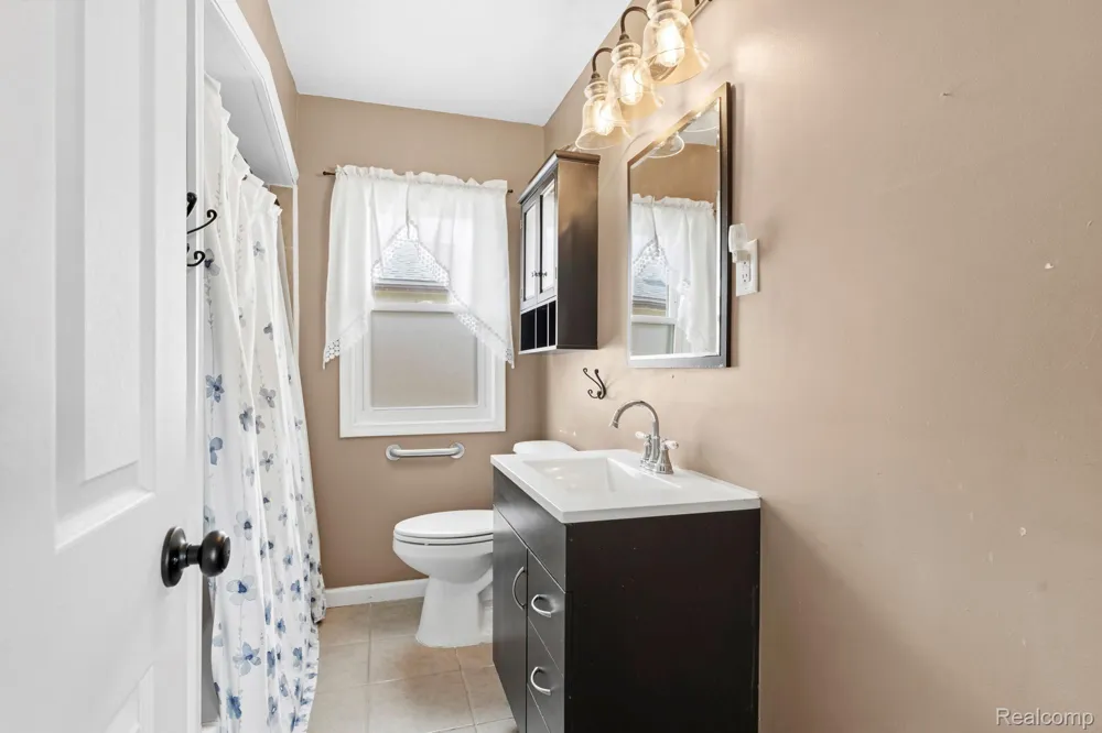 19202 Champaign Road Allen Park City, MI 48101