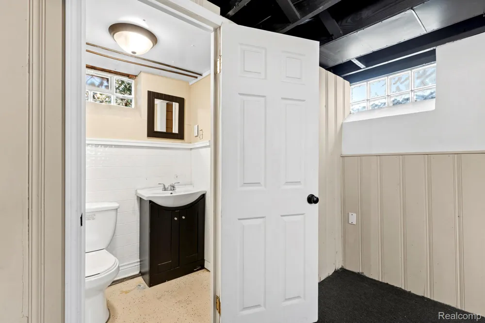 19202 Champaign Road Allen Park City, MI 48101