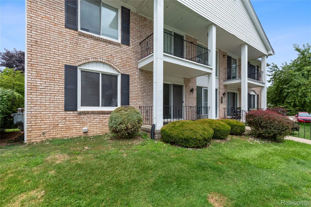14200 Ivanhoe Drive #159 Sterling Heights City, MI 48312