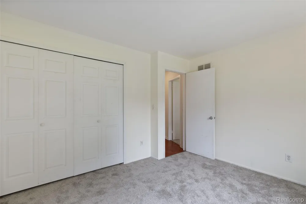 14200 Ivanhoe Drive #159 Sterling Heights City, MI 48312