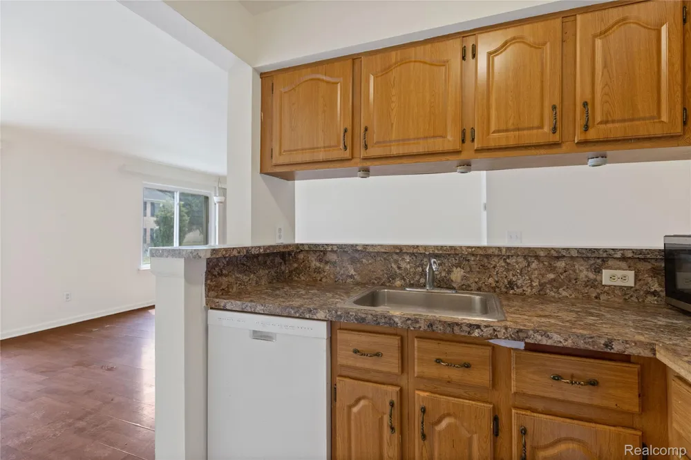 14200 Ivanhoe Drive #159 Sterling Heights City, MI 48312