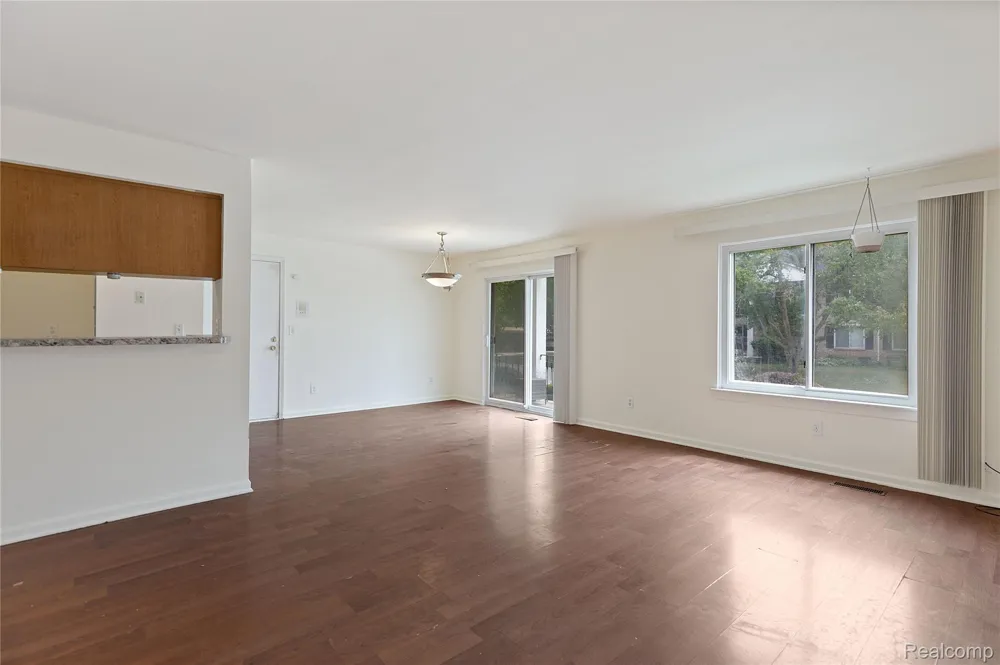 14200 Ivanhoe Drive #159 Sterling Heights City, MI 48312