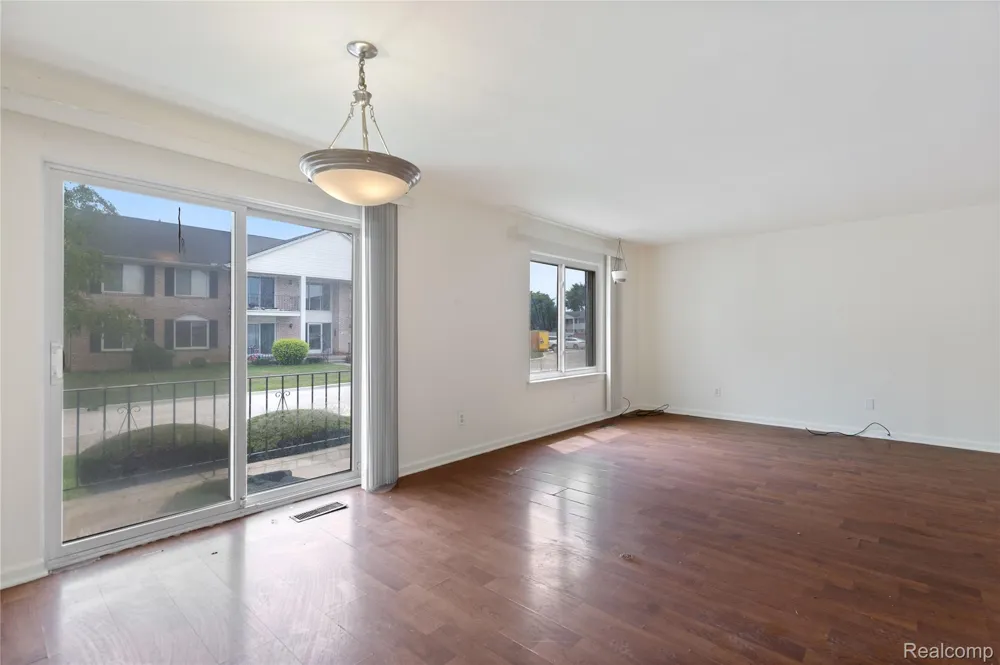 14200 Ivanhoe Drive #159 Sterling Heights City, MI 48312