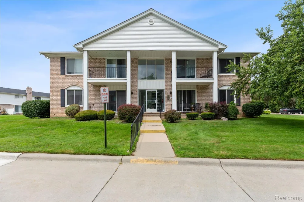 14200 Ivanhoe Drive #159 Sterling Heights City, MI 48312
