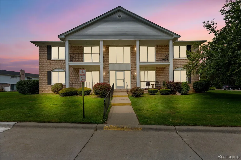 14200 Ivanhoe Drive #159 Sterling Heights City, MI 48312