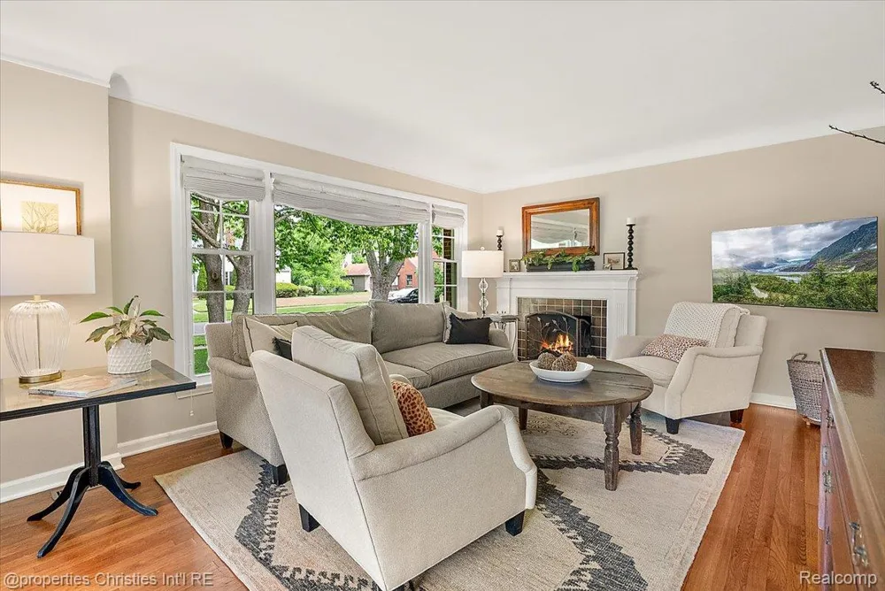 16051 Amherst Avenue Beverly Hills Village, MI 48025