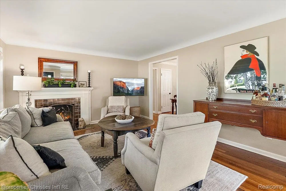 16051 Amherst Avenue Beverly Hills Village, MI 48025