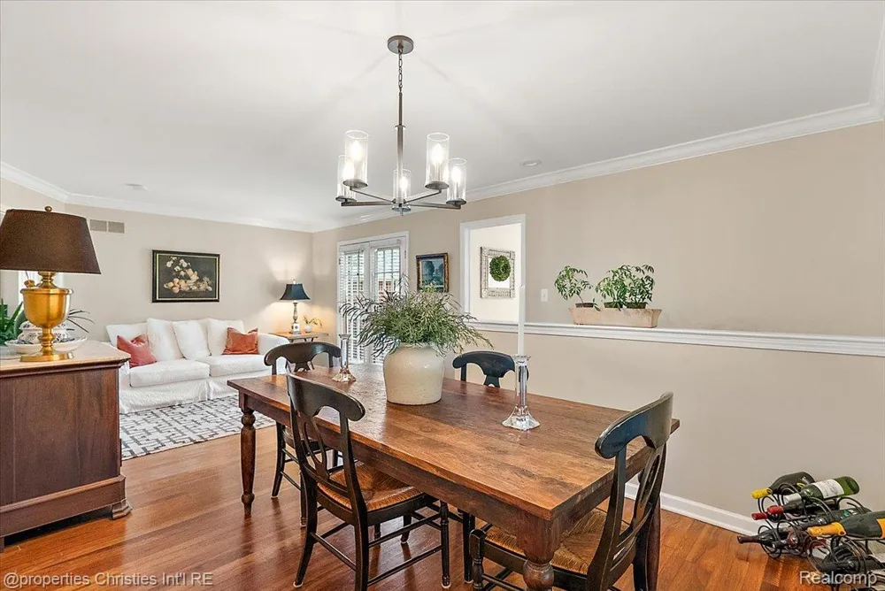 16051 Amherst Avenue Beverly Hills Village, MI 48025