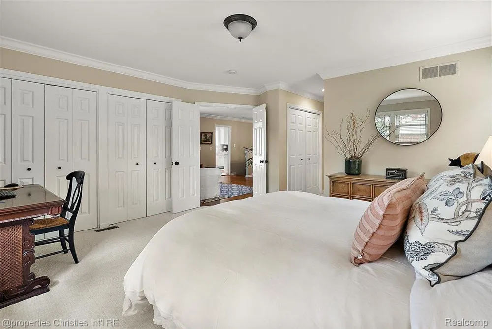 16051 Amherst Avenue Beverly Hills Village, MI 48025