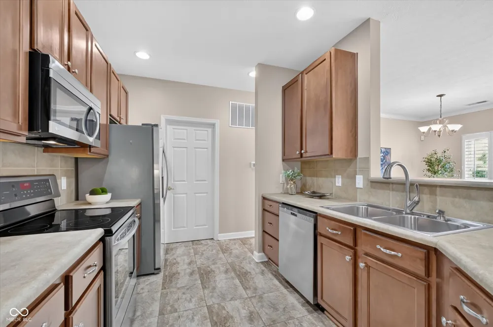 9772 Herons Cove Carmel, IN 46280