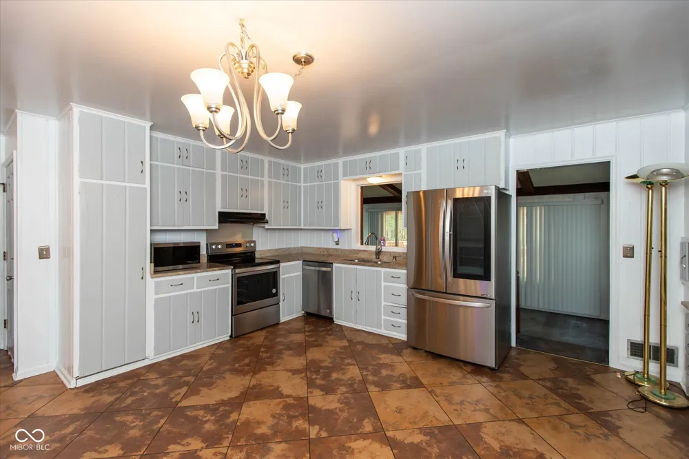 4936 Winston Drive Indianapolis, IN 46226