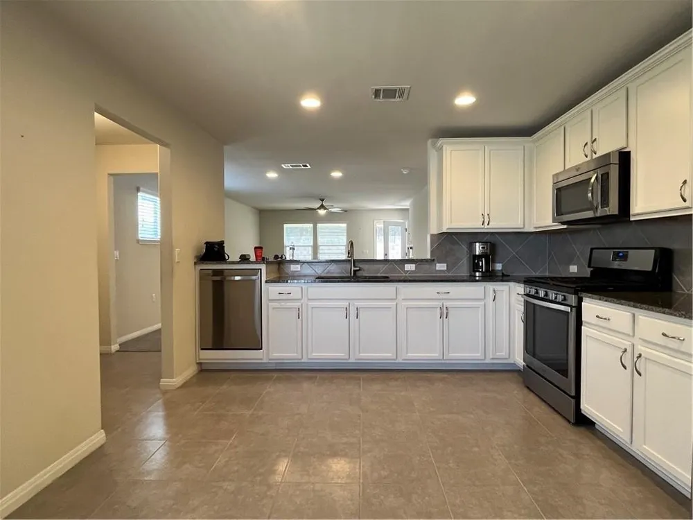 211 Hobby Street Georgetown, TX 78633