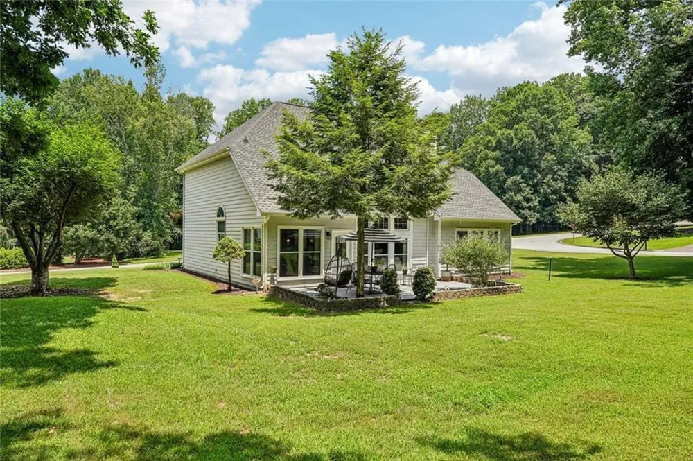 162 St Martin Drive Suwanee, GA 30024