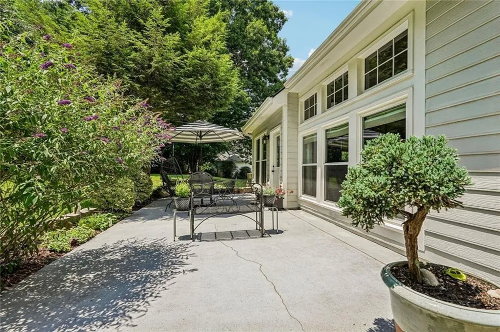 162 St Martin Drive Suwanee, GA 30024