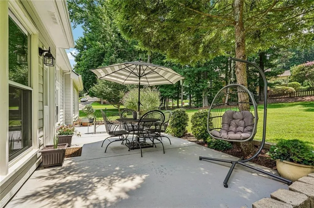 162 St Martin Drive Suwanee, GA 30024