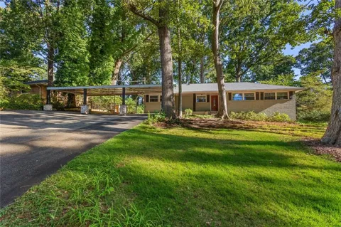 670 Montclair Drive SW