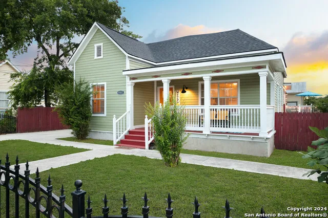 1102 E CROCKETT ST San Antonio, TX 78202