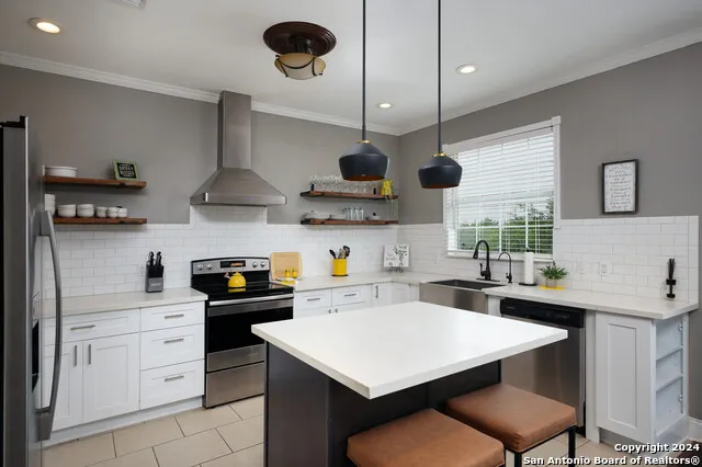 1102 E CROCKETT ST San Antonio, TX 78202