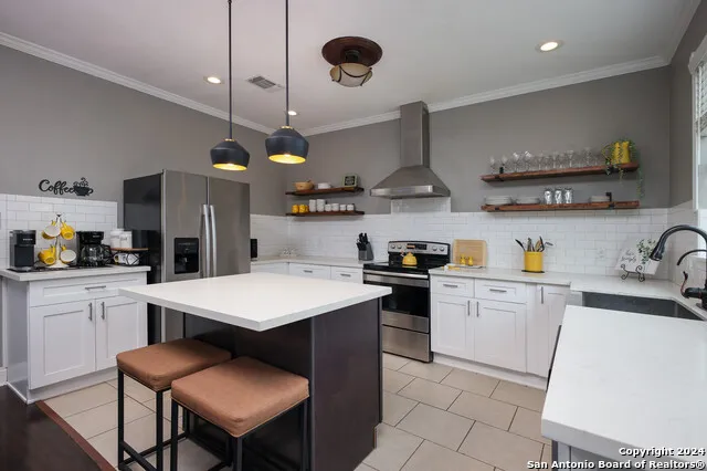 1102 E CROCKETT ST San Antonio, TX 78202