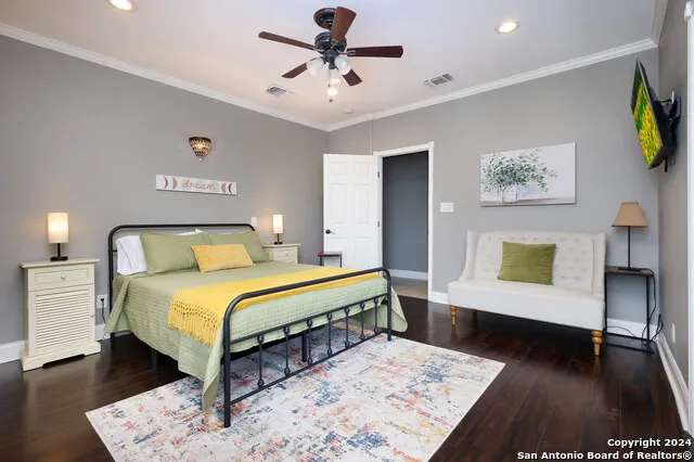 1102 E CROCKETT ST San Antonio, TX 78202