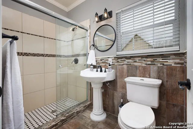 1102 E CROCKETT ST San Antonio, TX 78202