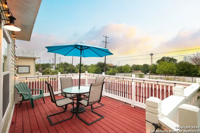 1102 E CROCKETT ST San Antonio, TX 78202