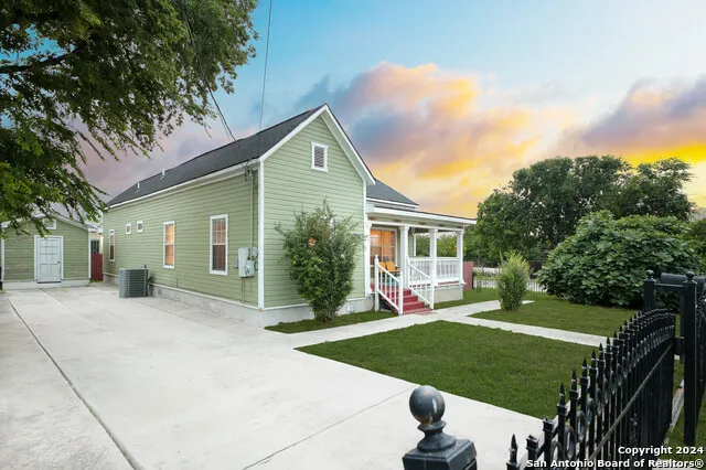 1102 E CROCKETT ST San Antonio, TX 78202