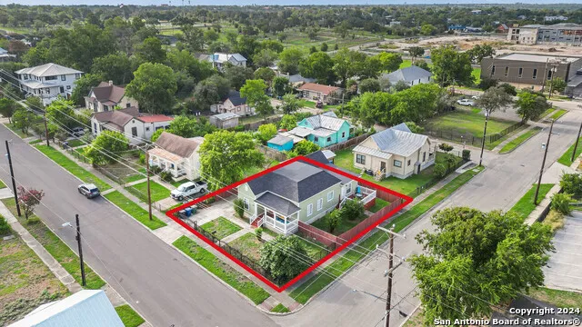 1102 E CROCKETT ST San Antonio, TX 78202
