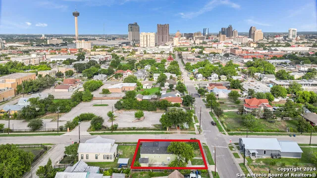 1102 E CROCKETT ST San Antonio, TX 78202