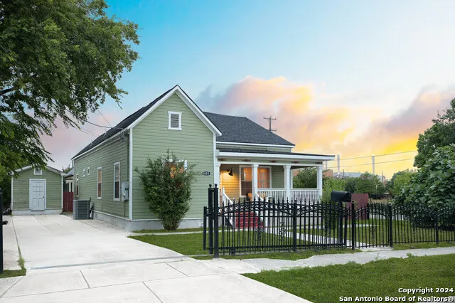 1102 E CROCKETT ST San Antonio, TX 78202
