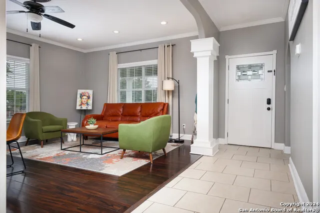 1102 E CROCKETT ST San Antonio, TX 78202