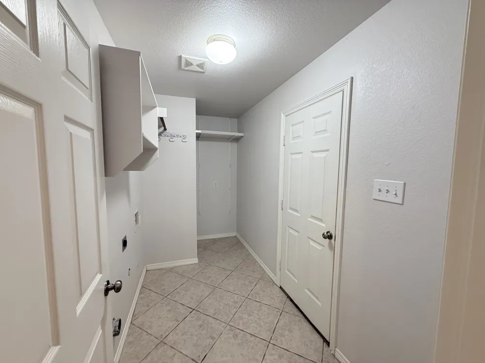 2749 Crystal Glenn Circle Hurst, TX 76054