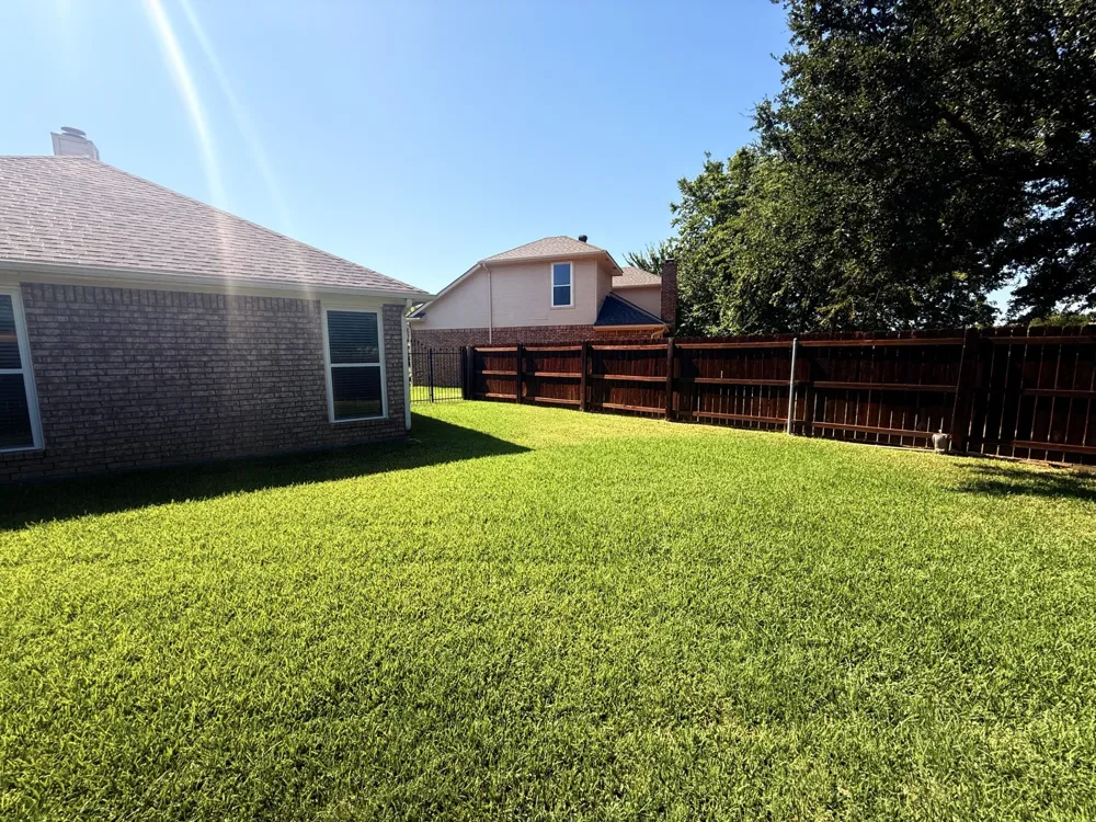 2749 Crystal Glenn Circle Hurst, TX 76054