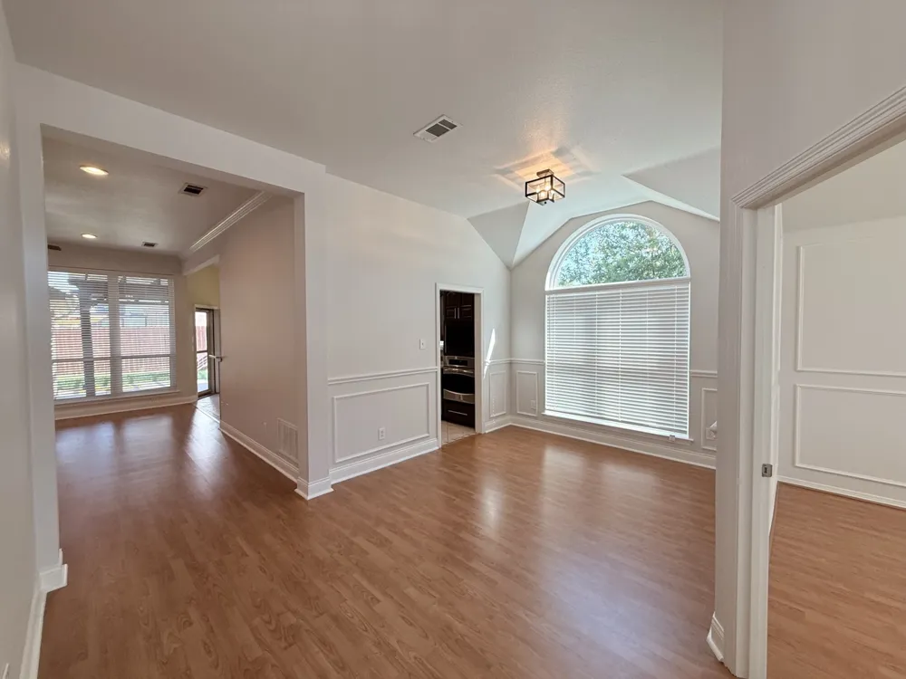 2749 Crystal Glenn Circle Hurst, TX 76054