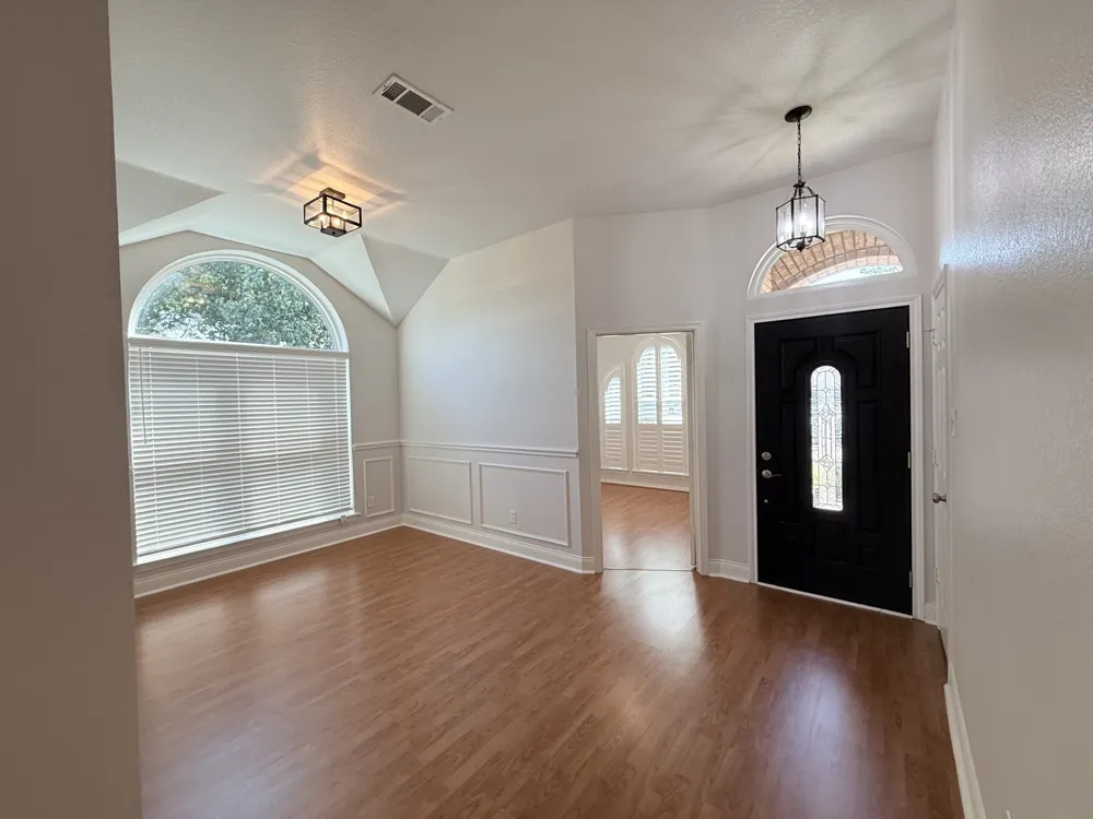 2749 Crystal Glenn Circle Hurst, TX 76054
