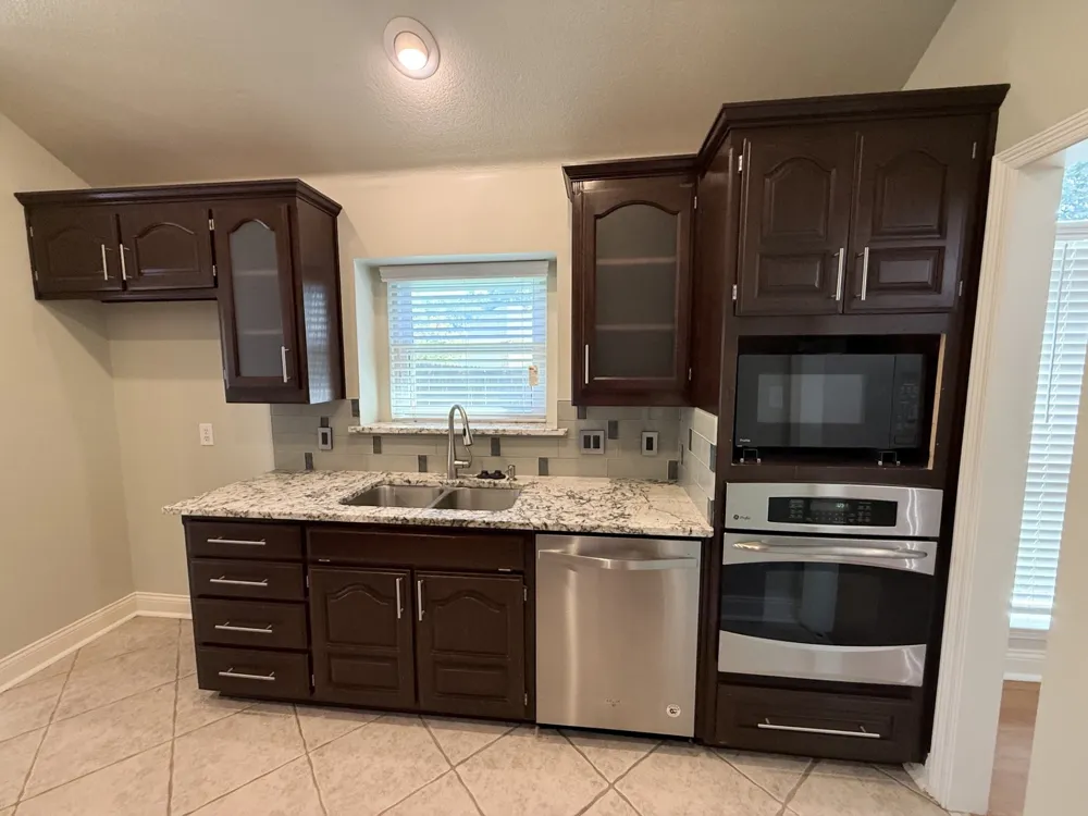 2749 Crystal Glenn Circle Hurst, TX 76054