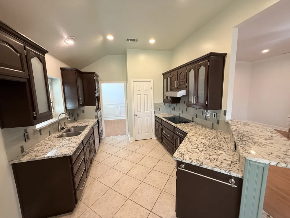 2749 Crystal Glenn Circle Hurst, TX 76054