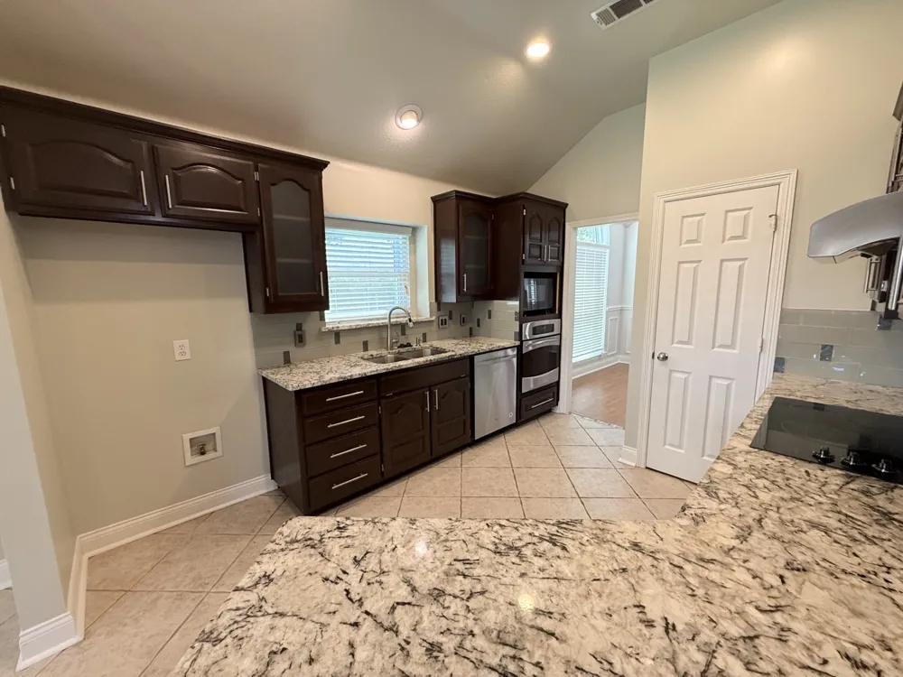 2749 Crystal Glenn Circle Hurst, TX 76054