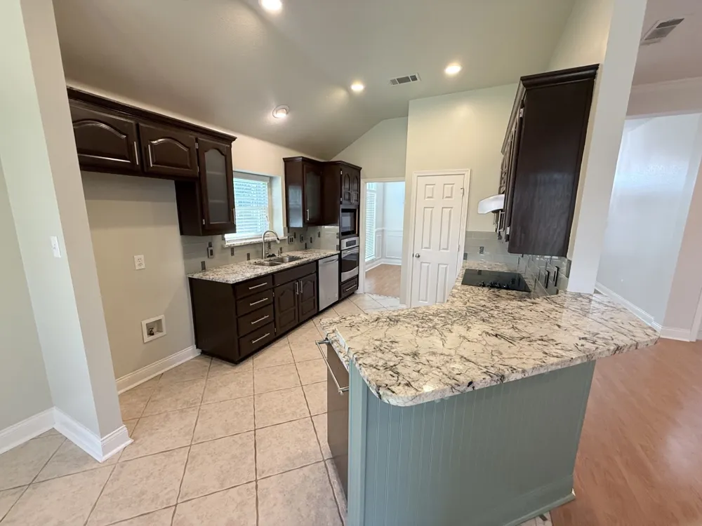 2749 Crystal Glenn Circle Hurst, TX 76054