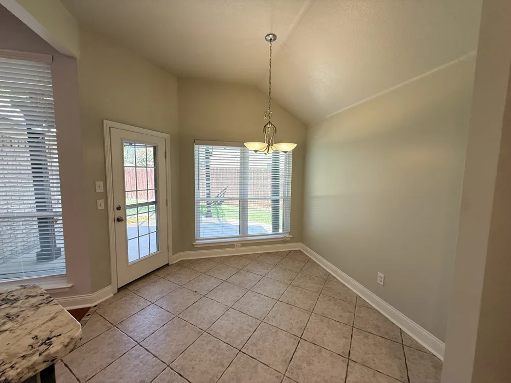 2749 Crystal Glenn Circle Hurst, TX 76054