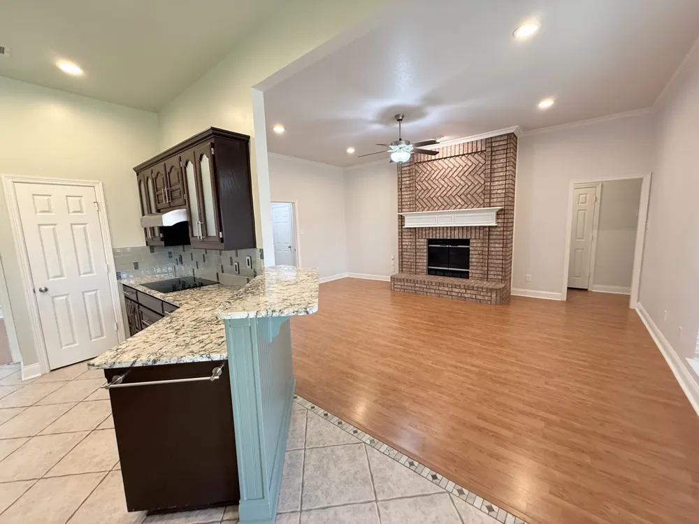 2749 Crystal Glenn Circle Hurst, TX 76054